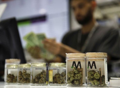 Tourists buy in to recreational pot in Nevada